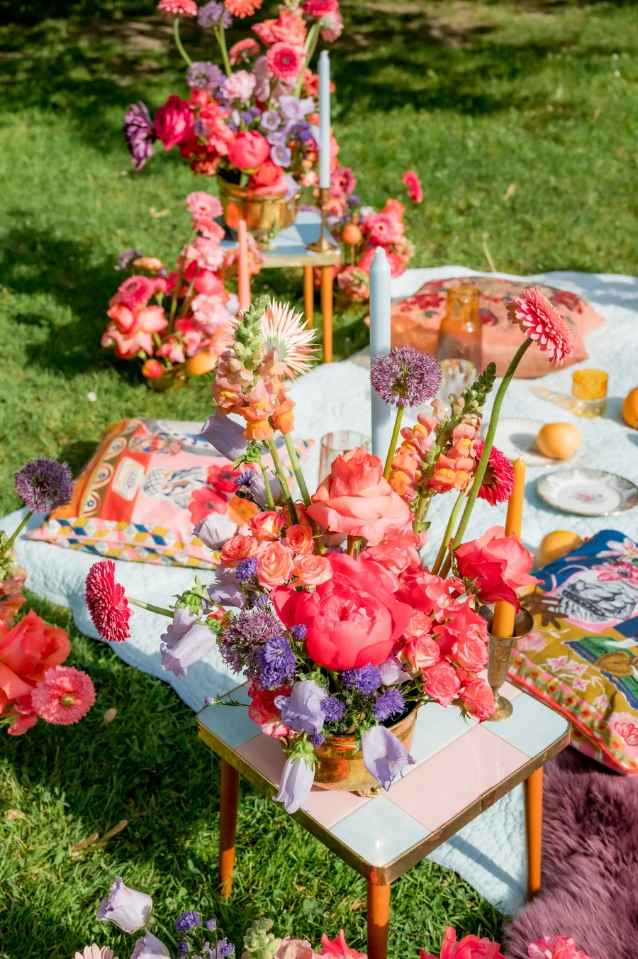 Blühender Picknicktisch